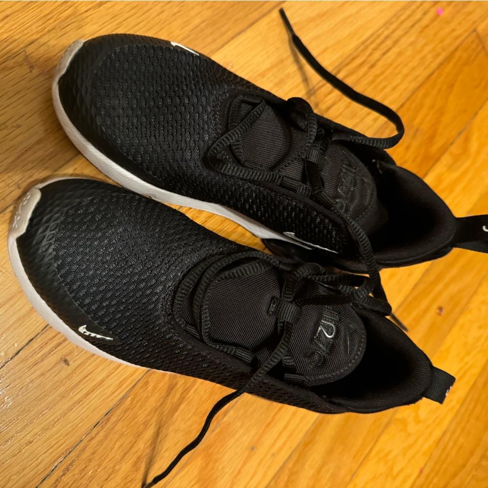 Worn once kids unisex sneakers in size 1.